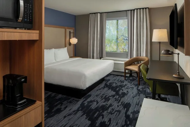 Room, King Bed, City View, Fairfield by Marriott Inn & Suites Surprise Prasada 1/4