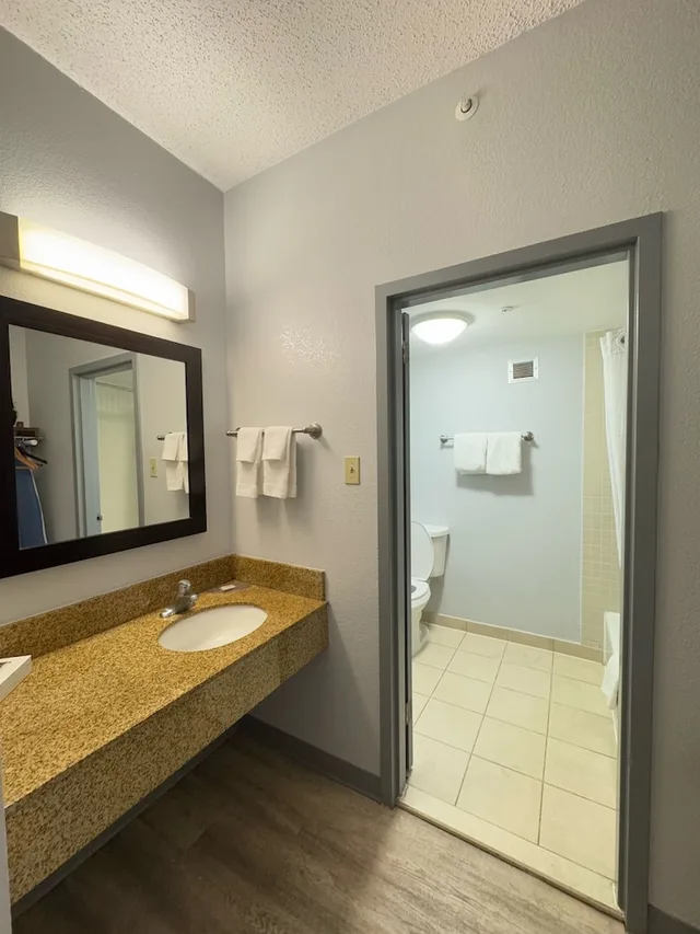 غرفة بسريرين مزدوجين، Super 8 by Wyndham Dallas Love Field Airport 9/10
