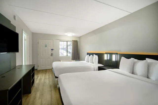 2 Queen Beds - Mob Acc RI Shwr Nsmk Micfridg، Motel6 San Antonio, TX – I-35 North Corridor 2/10