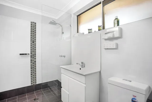 Deluxe, Queen Bed, Lake Macquarie Motor Inn 5/6