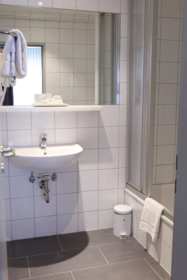 غرفة قياسية بسرير كوين، Hotel Boulevard Cologne 10/10