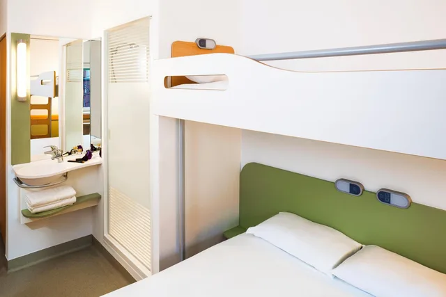 غرفة ثلاثية بسرير بطابقين، Ibis Budget Newport 2/3