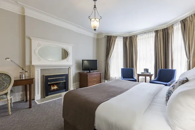 غرفة بسرير كوين، CHATEAU VERSAILLES 1/2