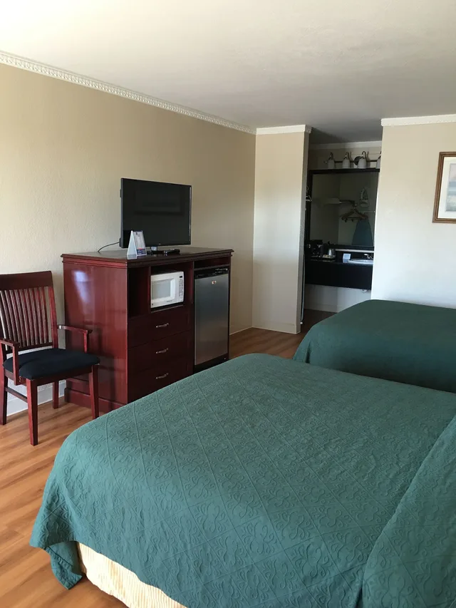 غرفة قياسية بسريرين كوين للمدخنين، Quality Inn & Suites Fife Seattle WA 3/5