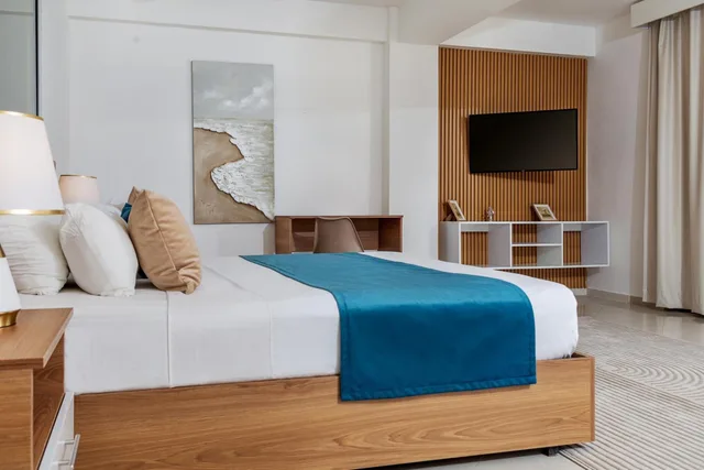 جناح جونيور بسرير كوين مع أريكة، HM Alma de Bayahibe - Adults Only 2/6