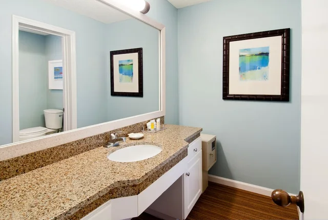 Deluxe, King Bed, Balcony, The King and Prince Beach & Golf Resort 2/2
