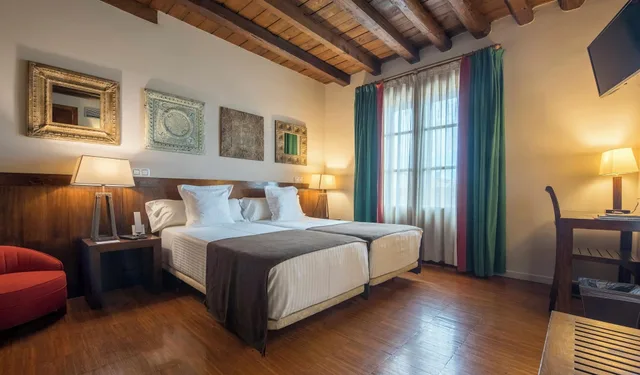 غرفة بسرير مزدوج مع سرير إضافي، Abad Toledo 2/6