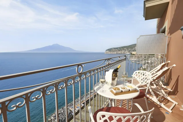 Superior Room with Balcony BB، Grand Hotel Ambasciatori 1/1