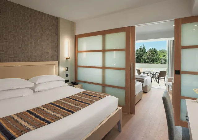 جناح عائلي بسرير كينج بإطلالة على الجبل، Olympic Lagoon Resort Paphos 3/10