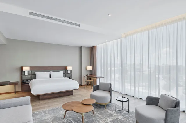 1 Bedroom, Suite, King Bed, City View, Sofa, Ac Hotel By Marriott Saltillo 9/10