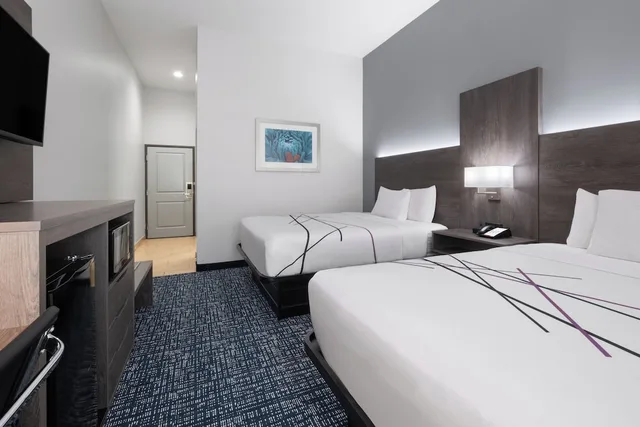 غرفة بسريرين كوين لذوي الإعاقة، La Quinta Inn & Suites by Wyndham Muskogee 1/10