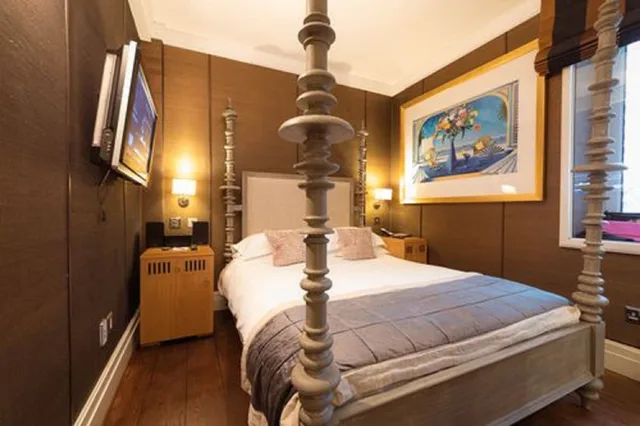 Compact, King Bed، Karma Sanctum Soho London 4/10