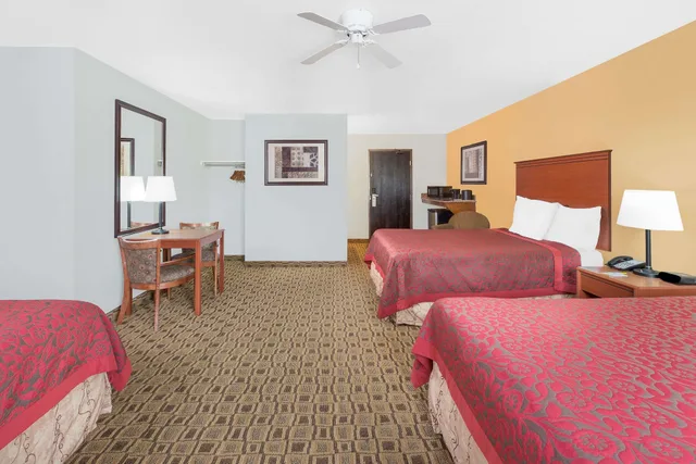 غرفة قياسية بسريرين كوين، Days Inn By Wyndham Lamar 5/6