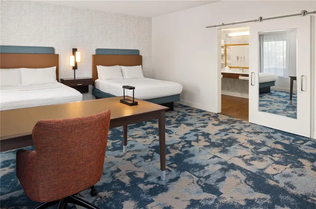Studio, Suite, 2 Queen Beds, Hampton Inn Minneapolis Roseville 1/2