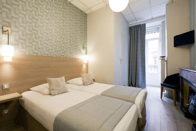 غرفة سوبيريور بسرير مزدوج أو سريرين منفصلين، Hotel Du Dauphin 3/9