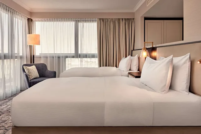 جناح جونيور بانورامي بسريرين منفصلين بإطلالة مع دخول الصالة، Hilton Vienna Park 1/1