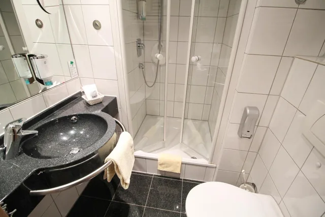 غرفة بسرير مزدوج بشرفة، Hotel National Dusseldorf 7/7