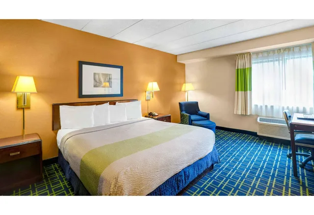 1 Full Bed - Non-Smoking، Motel6 Milford, CT 2/5