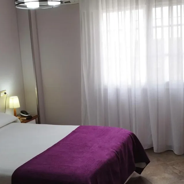 غرفة قياسية بسرير مزدوج بدون إطلالة، Hotel Miraya 8/9