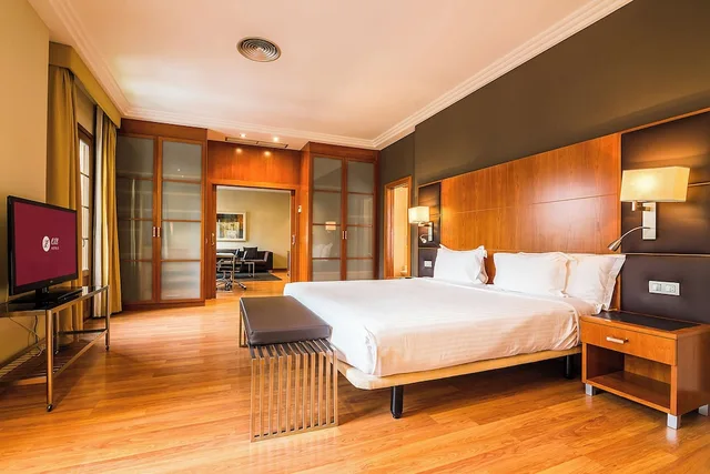 Suite, Double Bed, Exe Almeria Center 2/6