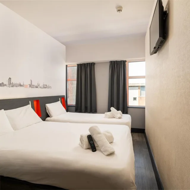 Family, Double or Single Bed، easyHotel Sheffield City Centre 1/10