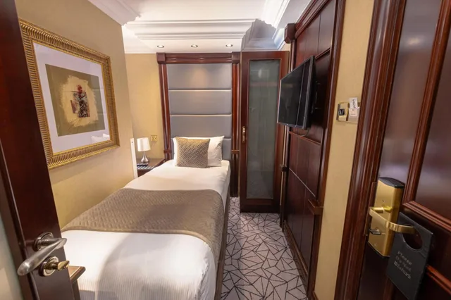 Room, Single, Small, Hyde Park International Hotel 10/10