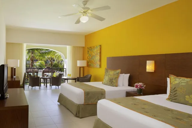 غرفة ديلوكس بسرير مزدوج بإطلالة على الحديقة، Dreams Royal Beach (former Now Larimar) 1/2