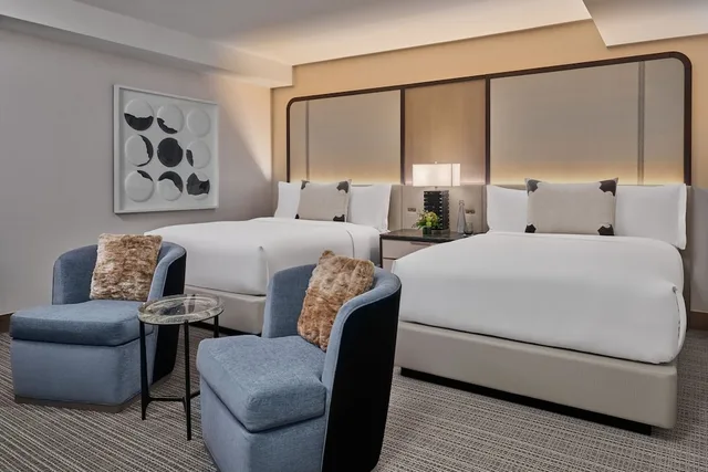 غرفة كلوب بسريرين كوين مع دخول صالة النادي، The Ritz Carlton Lake Tahoe 2/8