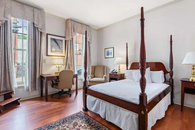 غرفة بسرير مزدوج، The William Fell Baltimore, Tapestry Collection by Hilton 2/2