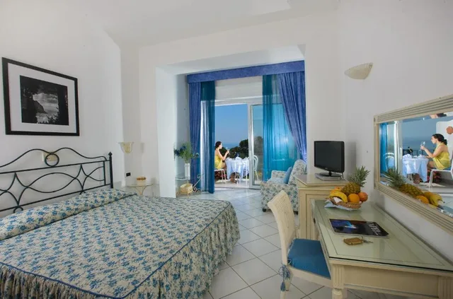 Classic, Double or Twin Bed, Village View, Terrace, Small، La Floridiana 2/3