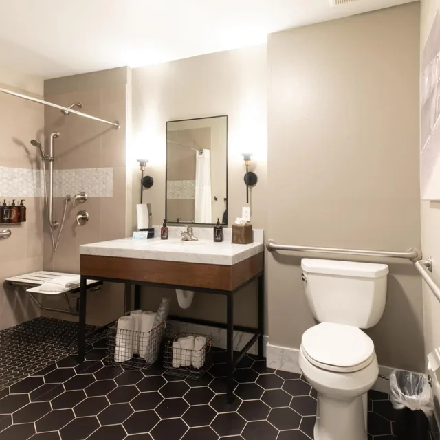 جناح بسرير كينج لذوي الإعاقة، Oxford Suites Paso Robles 6/7