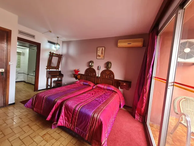 غرفة بسرير مزدوج بشرفة، Hotel Tachfine 4/10