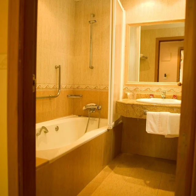 Room, Double or Twin Bed, Hotel La Maruxina 5/8