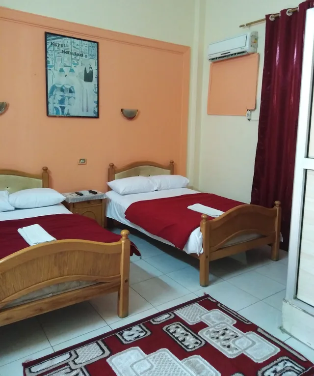 Room, Twin Beds, New Palace Hostel 1/6