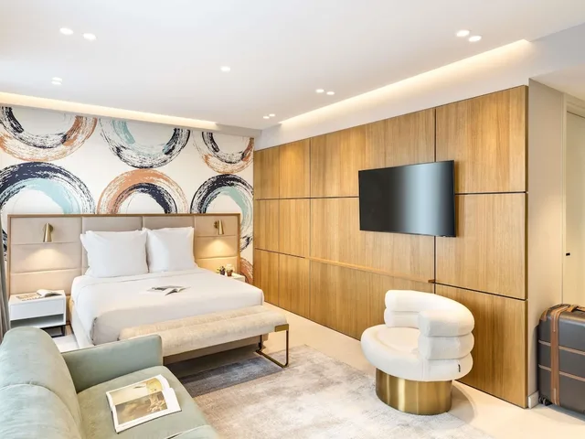 Superior, King Bed, Sofa, Mercure Tirana 2/4