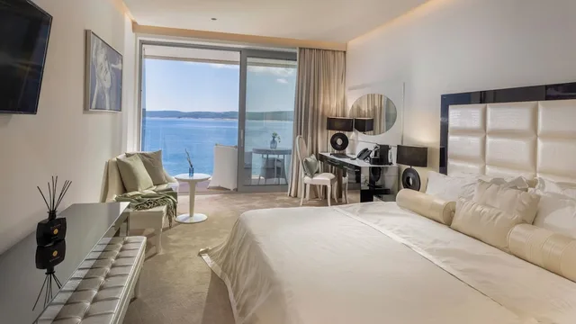غرفة ديلوكس بسرير كينج بإطلالة على البحر بشرفة، Hotel Amabilis 6/9