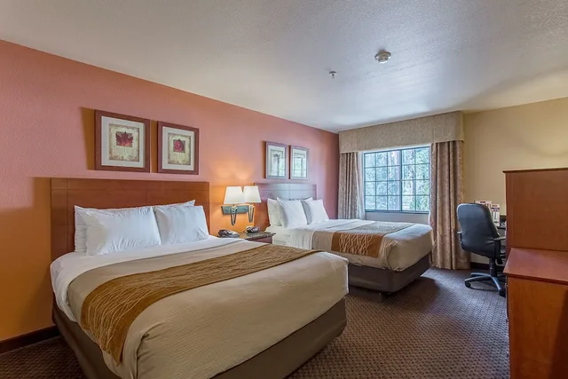 غرفة قياسية بسريرين كوين، Hotel Ruidoso - Midtown 2/3