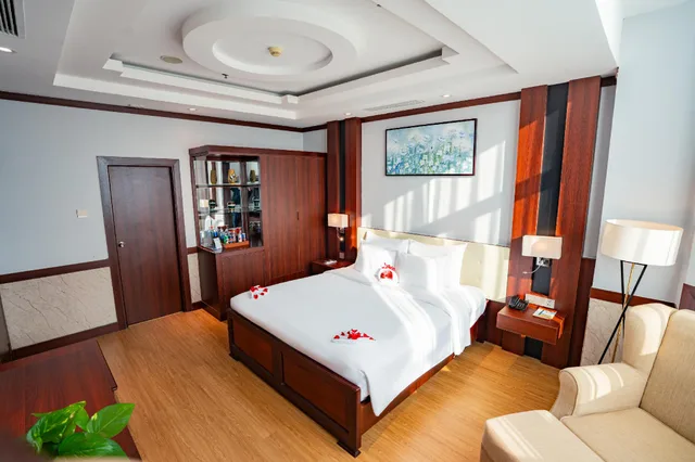 Standard, Van Phat Riverside Hotel 1/3