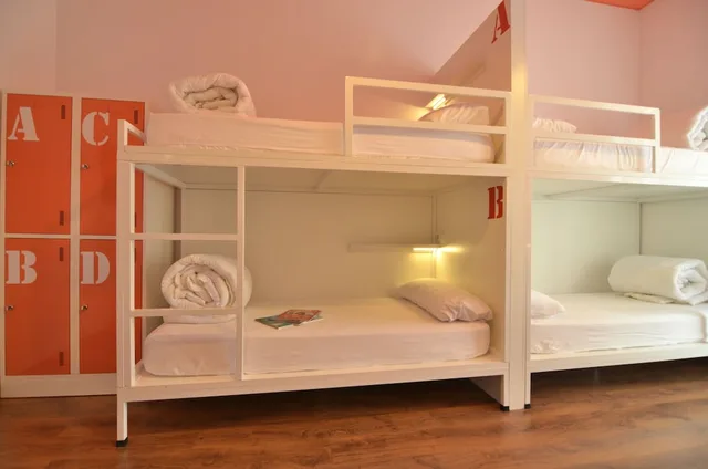 Mixed Dorm, 6 People, Shared Bathroom, Far Home Atocha 3/3