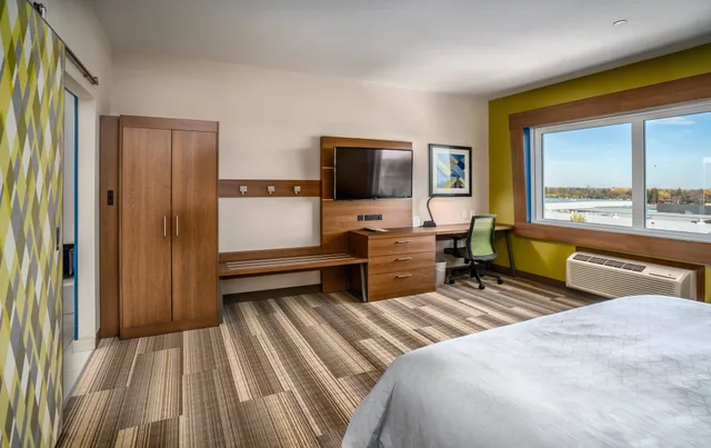 غرفة قياسية بسرير فردي، Holiday Inn Express And Suites Brandon 4/5