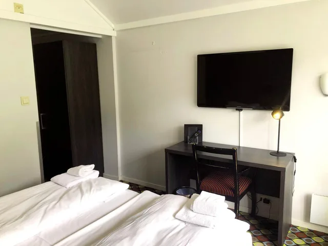 غرفة بسريرين منفصلين بإطلالة على البحيرة، First Hotel Raftewold 5/7
