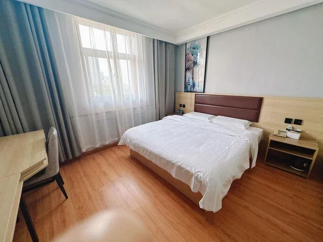 غرفة بسرير كينج وسرير كوين، GreenTree Inn Weihai High Speed Railway Station Bus Station Business Hotel 1/2