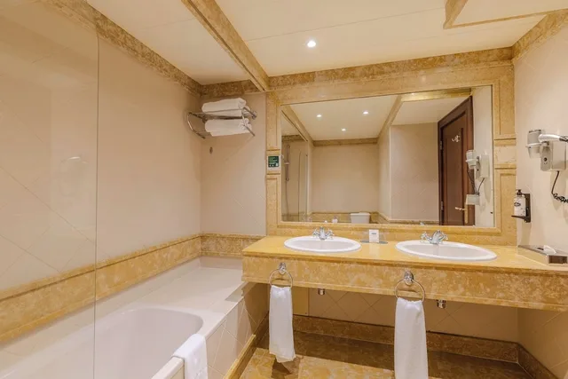 جناح بسرير مزدوج بشرفة مع أريكة، Pestana Royal Premium All Inclusive Ocean And Spa Resort 5/6