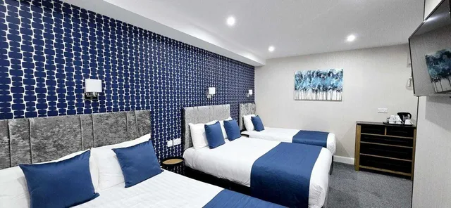 Semi Basement, Family, Single Bed, 2 Double Beds، George 1/8