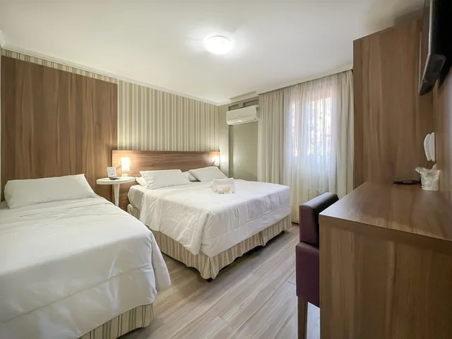 Deluxe, Triple, 1 Double and 1 Single Bed, Pousada Viena 2/5