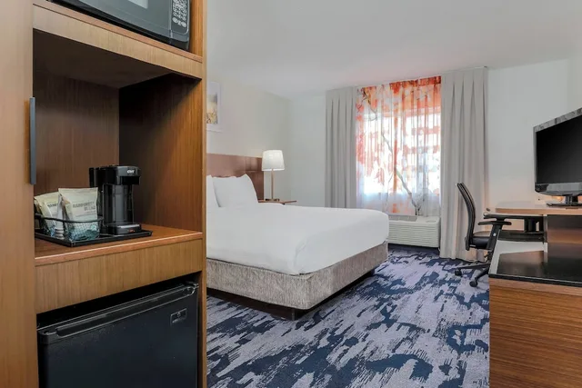غرفة بسرير كينج لذوي الإعاقة، Fairfield Inn & Suites Houston Westchase 2/4