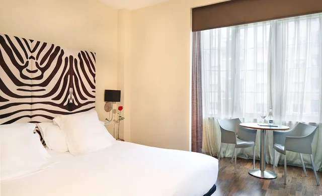 غرفة ديلوكس ثلاثية بسريرين منفصلين مع أريكة، Gran Derby Suite Hotel 3/3
