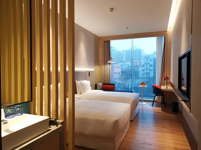 غرفة قياسية بسريرين مزدوجين بإطلالة على المدينة، Holiday Inn Express Shenzhen Nanshan, an IHG Hotel 7/10