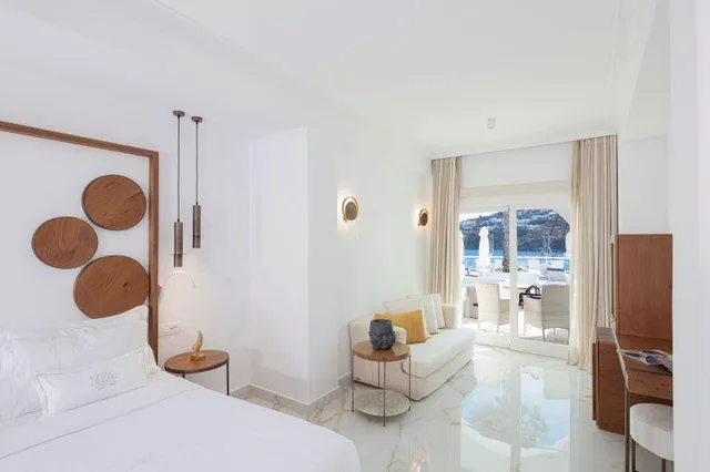 Island, Majestic, Suite, Outdoor Jetted Tub، Nissaki Boutique 2/4