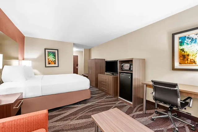 غرفة بسرير كوين مع أريكة لذوي الإعاقة، Best Western Maple City Inn 3/4